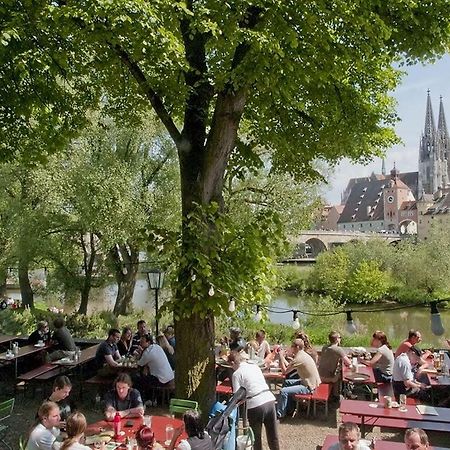 Schloss Weichs Zu Regensburg Mit 2Schlafzimmer Parkplatz Internet 75Qm Zentrum Exterior foto
