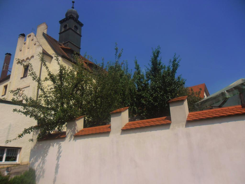 Schloss Weichs Zu Regensburg Mit 2Schlafzimmer Parkplatz Internet 75Qm Zentrum Exterior foto