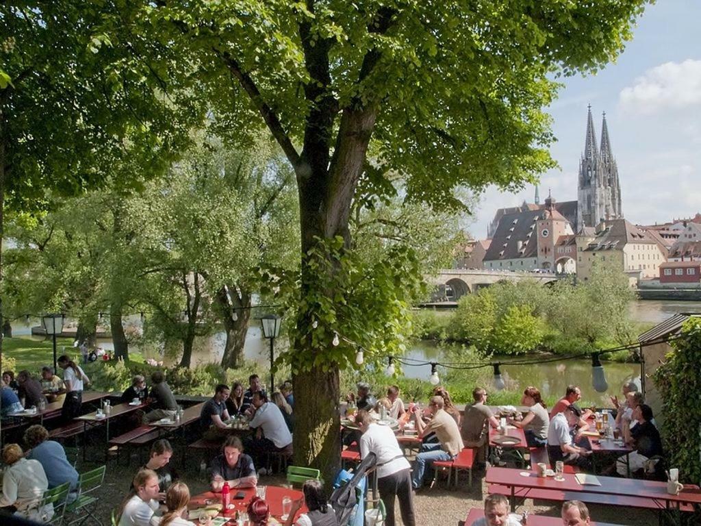 Schloss Weichs Zu Regensburg Mit 2Schlafzimmer Parkplatz Internet 75Qm Zentrum Exterior foto